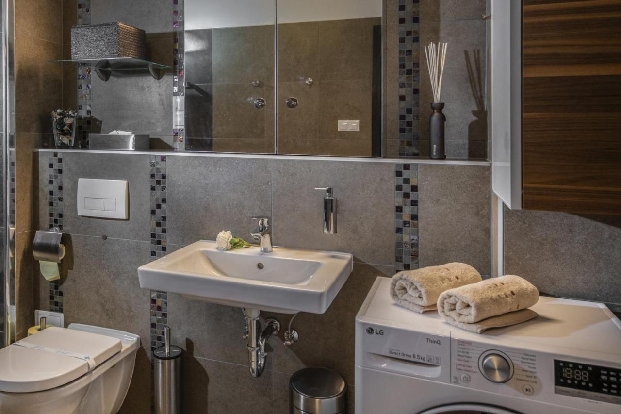 Sybill Apartment